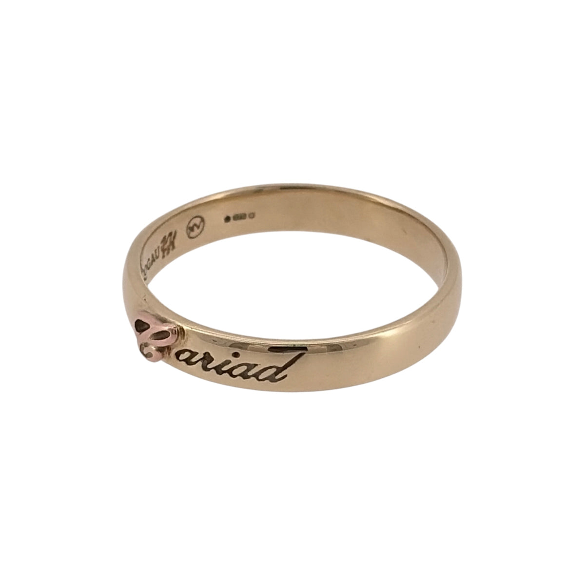 This pre-owned 9ct yellow and rose gold Clogau Cariad band ring is a timeless piece that beautifully showcases the elegance of Welsh gold.

Design: Featuring the iconic Clogau Cariad design, this elegant 3mm band combines polished 9-carat yellow gold with rare rose Welsh gold accents. Its simple yet meaningful style makes it perfect as an everyday ring or a thoughtful gift, symbolising love and Welsh heritage.
Material: Made from 9-carat yellow gold with rose Welsh gold detailing.