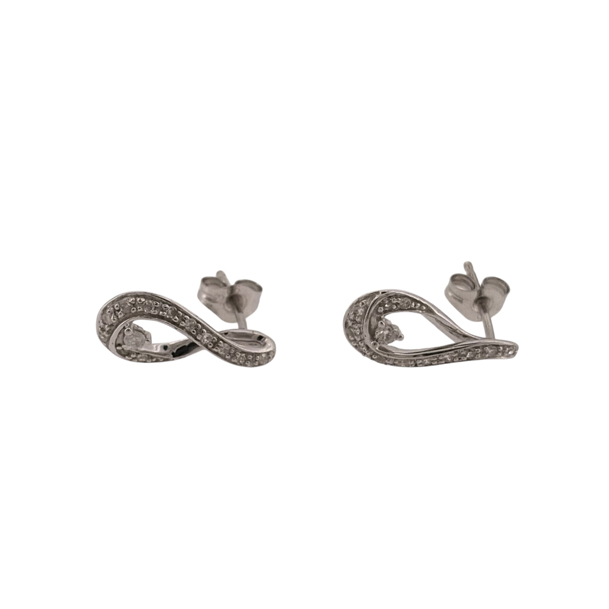Add an elegant piece to your jewellery collection with these pre-owned 9ct white gold and diamond swirl stud earrings, featuring a decorative curved design with diamond detailing.

Design: The earrings feature a flowing swirl design, with curved lines creating a distinctive and elegant appearance suitable for everyday wear or special occasions.
Material: Made from 9ct white gold, offering a bright white finish that complements the diamonds.