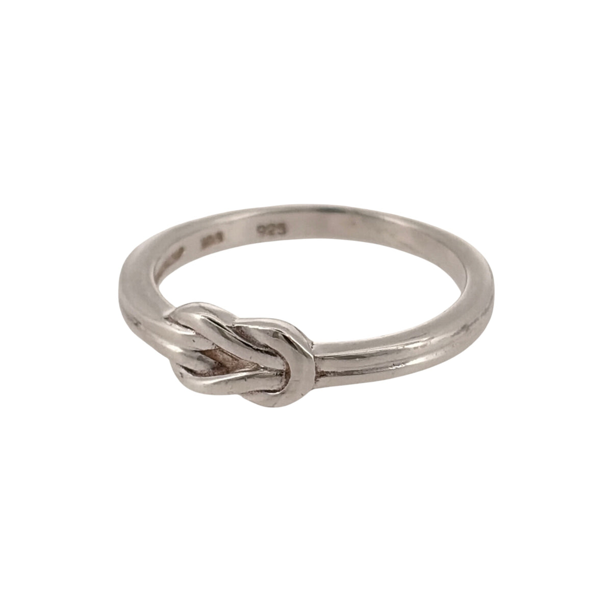 Add a classic piece to your jewellery collection with this pre-owned 925 sterling silver knot ring, featuring a decorative knot design and a timeless silver finish.

Design: The ring features a traditional knot design, symbolising unity and connection, creating a simple yet meaningful appearance.
Material: Made from 925 sterling silver, offering a bright silver finish that complements the decorative knot detailing.