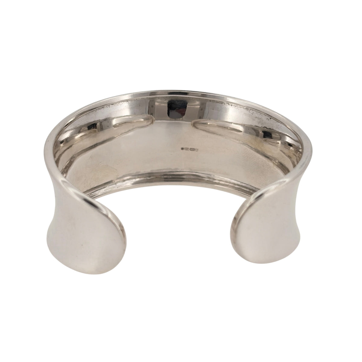 Make a statement with this pre-owned 925 sterling silver wide cuff bangle, featuring a bold design and a substantial weight of 32 grams.

Design: The bangle features a classic wide cuff design, creating a bold and contemporary appearance suitable for everyday wear or special occasions.
Material: Made from 925 sterling silver, offering a timeless silver finish.
Bangle Detail: The front of the bangle measures approximately 3cm wide, creating a striking statement design.