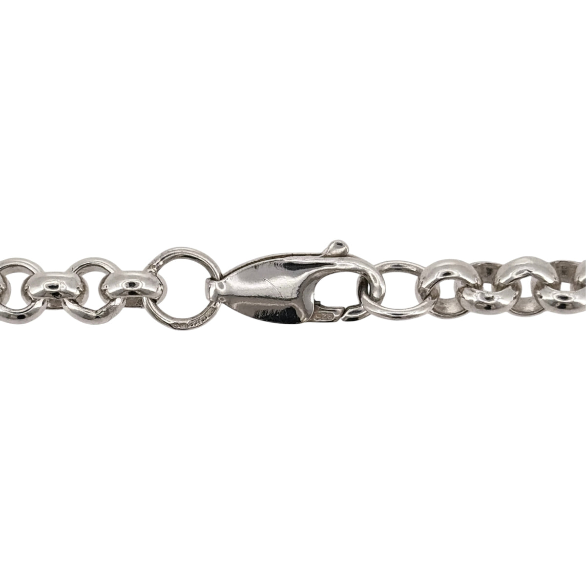 Add a substantial piece to your jewellery collection with this pre-owned 925 sterling silver round belcher chain, featuring a classic link design and a weight of 40 grams.

Design: The chain features traditional round belcher links, creating a bold and timeless appearance suitable for everyday wear.
Material: Made from 925 sterling silver, offering a classic silver finish.
Chain Detail: The round belcher links measure approximately 5mm wide, giving the chain a substantial and distinctive appearance.