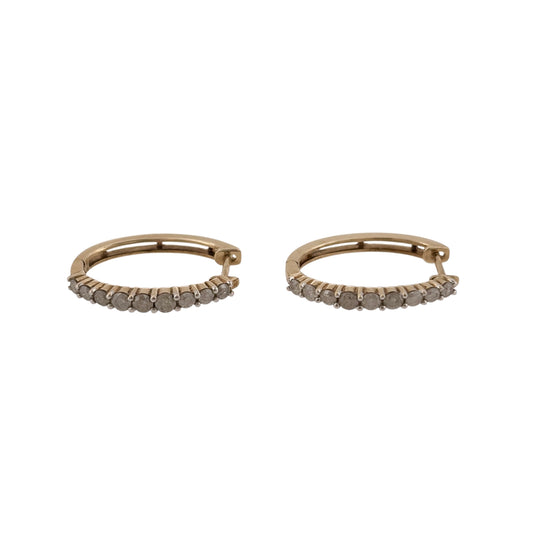 Add an elegant touch to your jewellery collection with these pre-owned 9ct yellow gold and diamond oval creole earrings, featuring a classic oval design with beautiful diamond detailing.

Design: The earrings feature a timeless oval creole design, with diamonds adding an attractive and sophisticated finish.
Material: Made from 9ct yellow gold, offering a traditional warm gold finish.