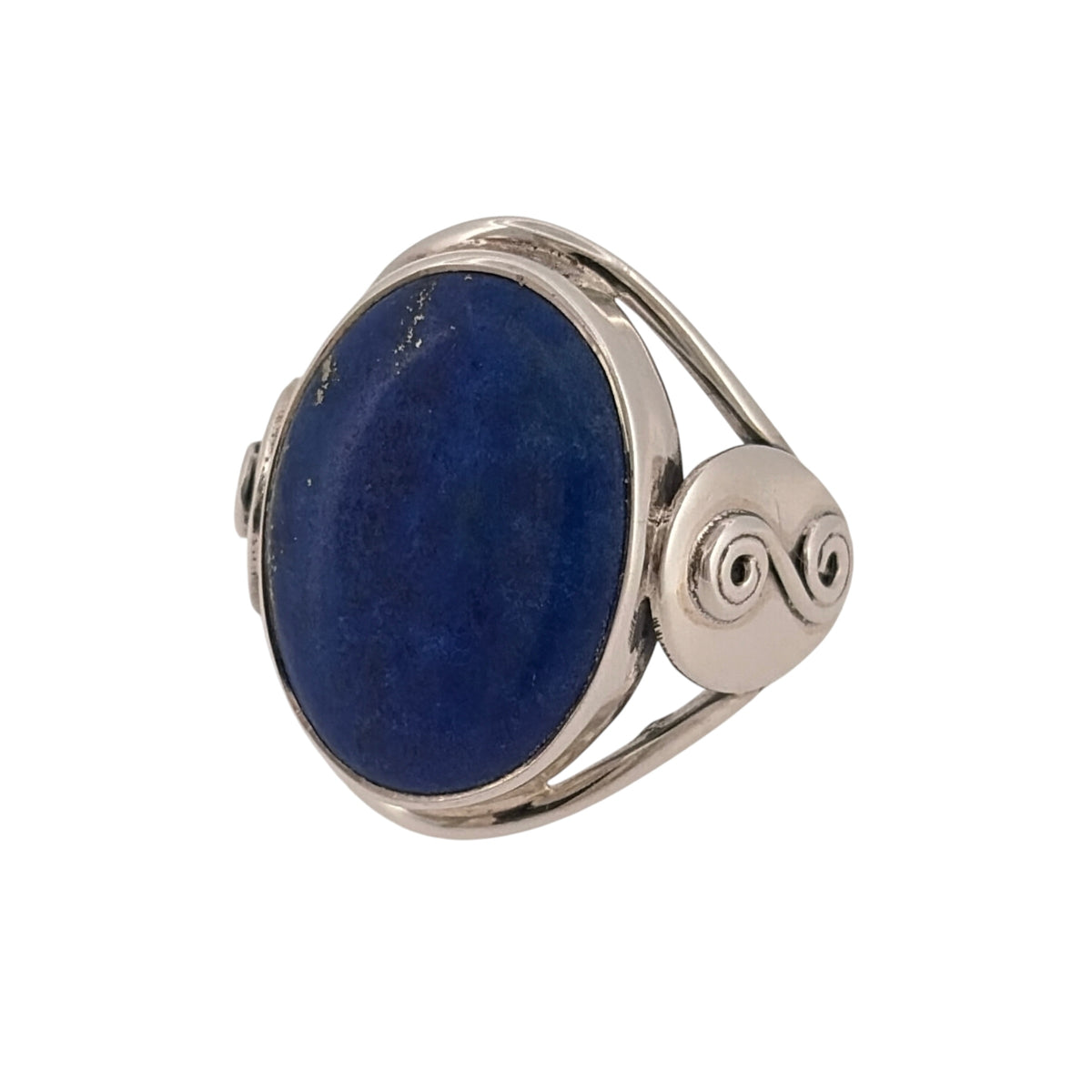 Add a colourful statement piece to your jewellery collection with this pre-owned 925 sterling silver and lapis lazuli ring, featuring a large oval blue stone set within a classic silver design.

Design: The ring features a bold oval design, with a striking lapis lazuli stone creating an attractive and distinctive appearance.
Material: Made from 925 sterling silver, offering a classic silver finish that complements the deep blue lapis lazuli.