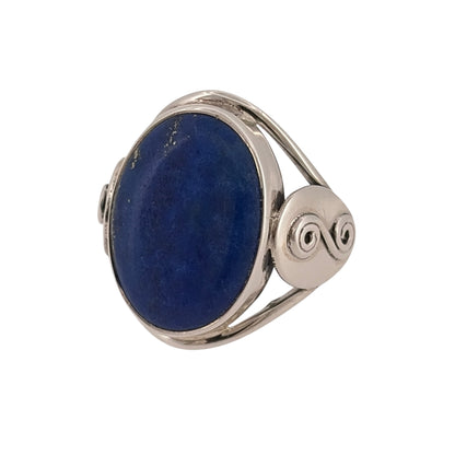 Add a colourful statement piece to your jewellery collection with this pre-owned 925 sterling silver and lapis lazuli ring, featuring a large oval blue stone set within a classic silver design.

Design: The ring features a bold oval design, with a striking lapis lazuli stone creating an attractive and distinctive appearance.
Material: Made from 925 sterling silver, offering a classic silver finish that complements the deep blue lapis lazuli.
