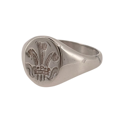 Add a traditional piece to your jewellery collection with this pre-owned 925 sterling silver oval Three Feathers signet ring, featuring the distinctive Three Feathers emblem in a classic signet design.

Design: The ring features an oval signet front decorated with the traditional Three Feathers emblem, creating a timeless and recognisable appearance.
Material: Made from 925 sterling silver, offering a classic silver finish.