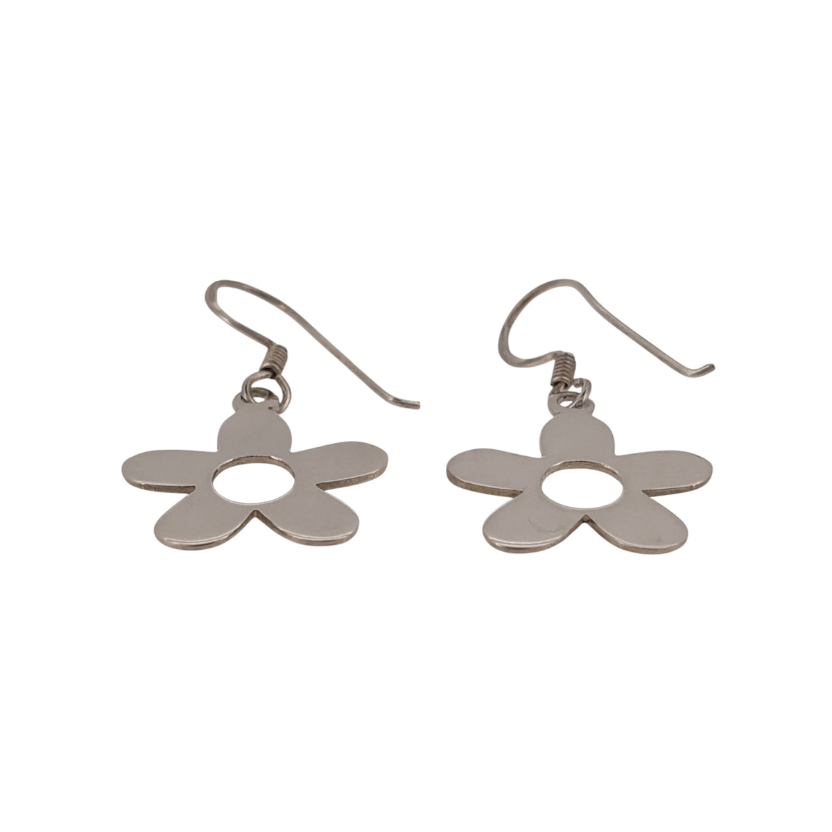Add a delicate floral touch to your jewellery collection with these pre-owned 925 sterling silver flower drop earrings, featuring a pretty flower-inspired design and a classic silver finish.

Design: The earrings feature a decorative floral design, creating an elegant and feminine appearance suitable for everyday wear or special occasions.
Material: Made from 925 sterling silver, offering a timeless silver finish that complements the flower detailing.