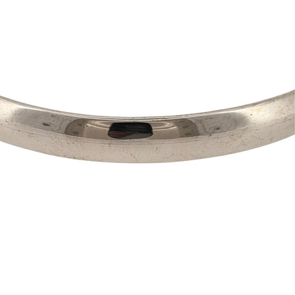 Add a timeless piece to your jewellery collection with this pre-owned 925 sterling silver plain bangle, featuring a classic design and a substantial weight of 22.50 grams.

Design: The bangle features a simple, plain design, creating a classic and versatile appearance suitable for everyday wear or special occasions.
Material: Made from 925 sterling silver, offering a traditional silver finish.