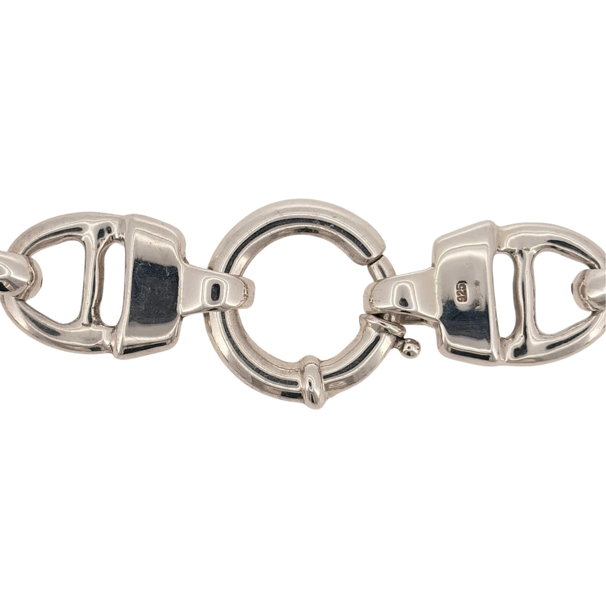 Make a statement with this pre-owned 925 sterling silver chunky hollow anchor chain, featuring oversized links and a bold design.

Design: The chain features a classic anchor link design with large, interlocking links, creating a substantial and eye-catching appearance.
Material: Made from 925 sterling silver, featuring a hollow link construction.