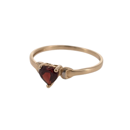 Add a delicate and romantic touch to your jewellery collection with this pre-owned 9ct yellow gold and garnet heart ring, featuring a beautiful heart-shaped garnet stone.

Design: The ring features a classic heart design, with a central garnet stone creating an elegant and meaningful appearance.
Material: Made from 9ct yellow gold, offering a traditional warm gold finish that complements the rich red tones of the garnet.