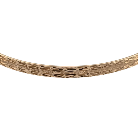Add a classic piece to your jewellery collection with this pre-owned 9ct yellow solid gold patterned bangle, featuring decorative detailing and a timeless gold finish.

Design: The bangle features a traditional design with patterned detailing, creating an elegant and attractive appearance suitable for everyday wear or special occasions.
Material: Made from solid 9ct yellow gold, offering a classic warm gold finish.