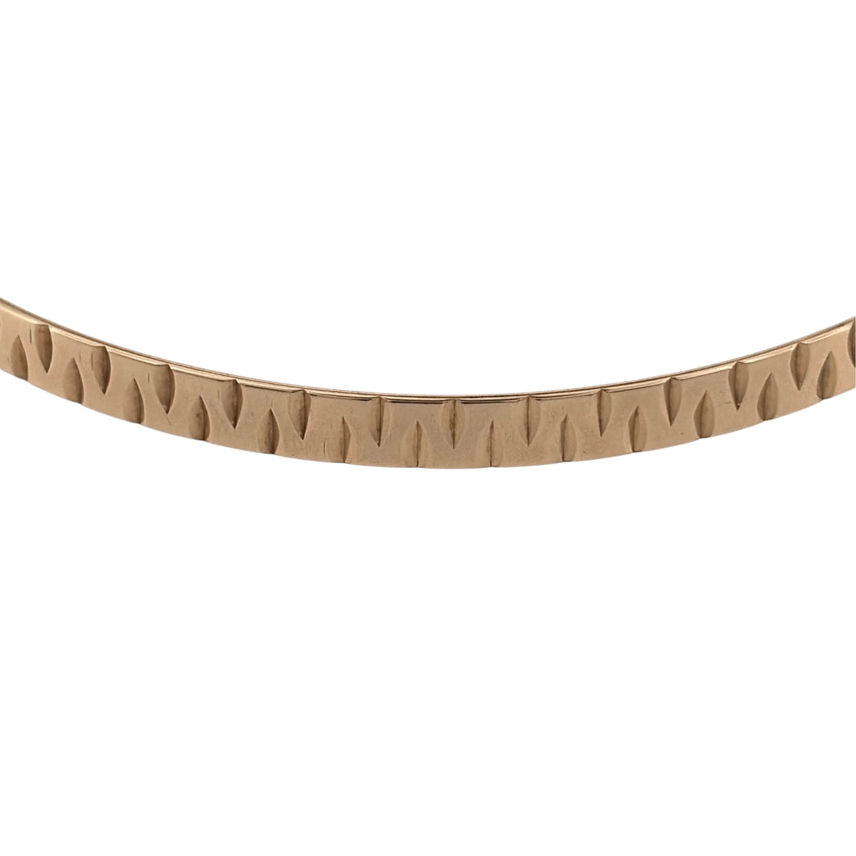 Add a timeless piece to your jewellery collection with this pre-owned 9ct yellow solid gold patterned bangle, featuring decorative detailing and a classic gold finish.

Design: The bangle features a traditional patterned design, creating an elegant and versatile appearance suitable for everyday wear or special occasions.
Material: Made from solid 9ct yellow gold, offering a classic warm gold finish.