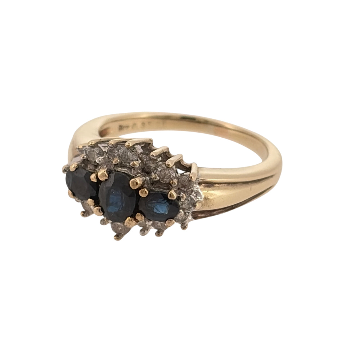 Add a classic touch to your jewellery collection with this pre-owned 9ct yellow gold diamond and sapphire cluster ring, featuring three beautiful oval sapphires surrounded by decorative diamond detailing.

Design: The ring features a traditional cluster design, with three oval sapphires arranged across the centre and complemented by surrounding diamonds, creating an elegant and eye-catching appearance.
Material: Made from 9ct yellow gold, offering a warm gold finish that complements the blue sapphires.