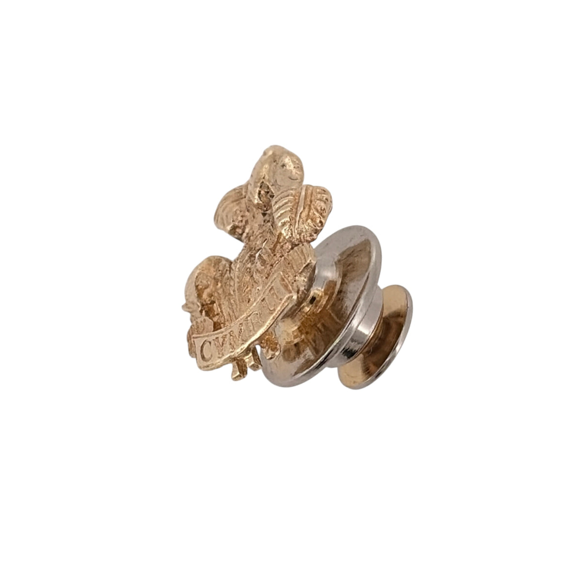 Add a traditional touch of Welsh heritage to your collection with this pre-owned 9ct yellow gold Welsh Three Feathers tie pin, featuring the iconic three feathers emblem in a classic gold design.

Design: The tie pin features the traditional Welsh Three Feathers emblem, creating a meaningful and recognisable design associated with Welsh heritage.
Material: The decorative pin is made from 9ct yellow gold, while the removable backing is made from a non-gold metal.