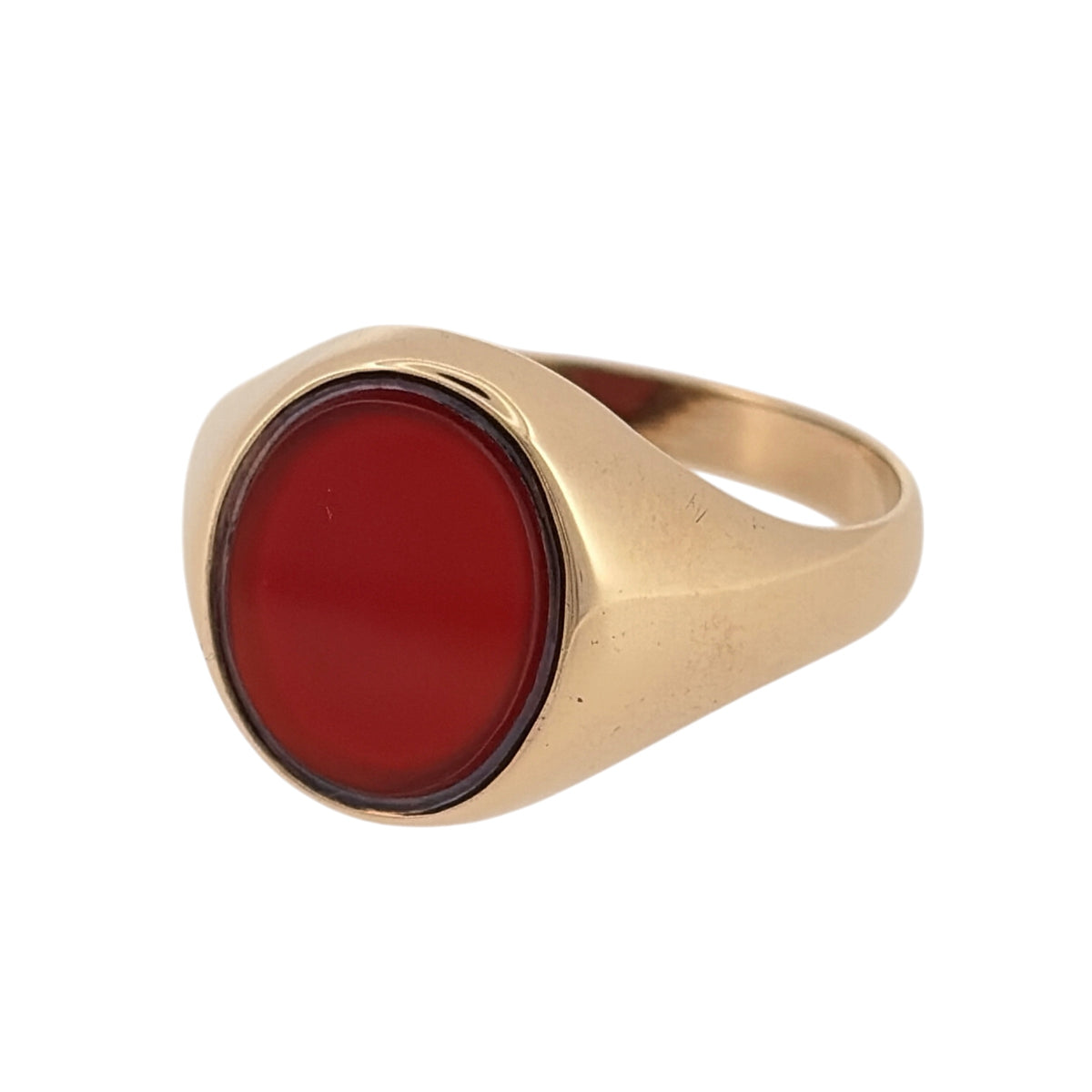 Add a traditional touch to your jewellery collection with this pre-owned 9ct yellow gold and carnelian oval signet ring, featuring a striking oval carnelian stone in a classic gold design.

Design: The ring features a traditional signet style with a prominent oval carnelian stone, creating a distinctive and timeless appearance.
Material: Made from 9ct yellow gold, offering a classic warm gold finish that complements the rich reddish-orange tones of the carnelian.