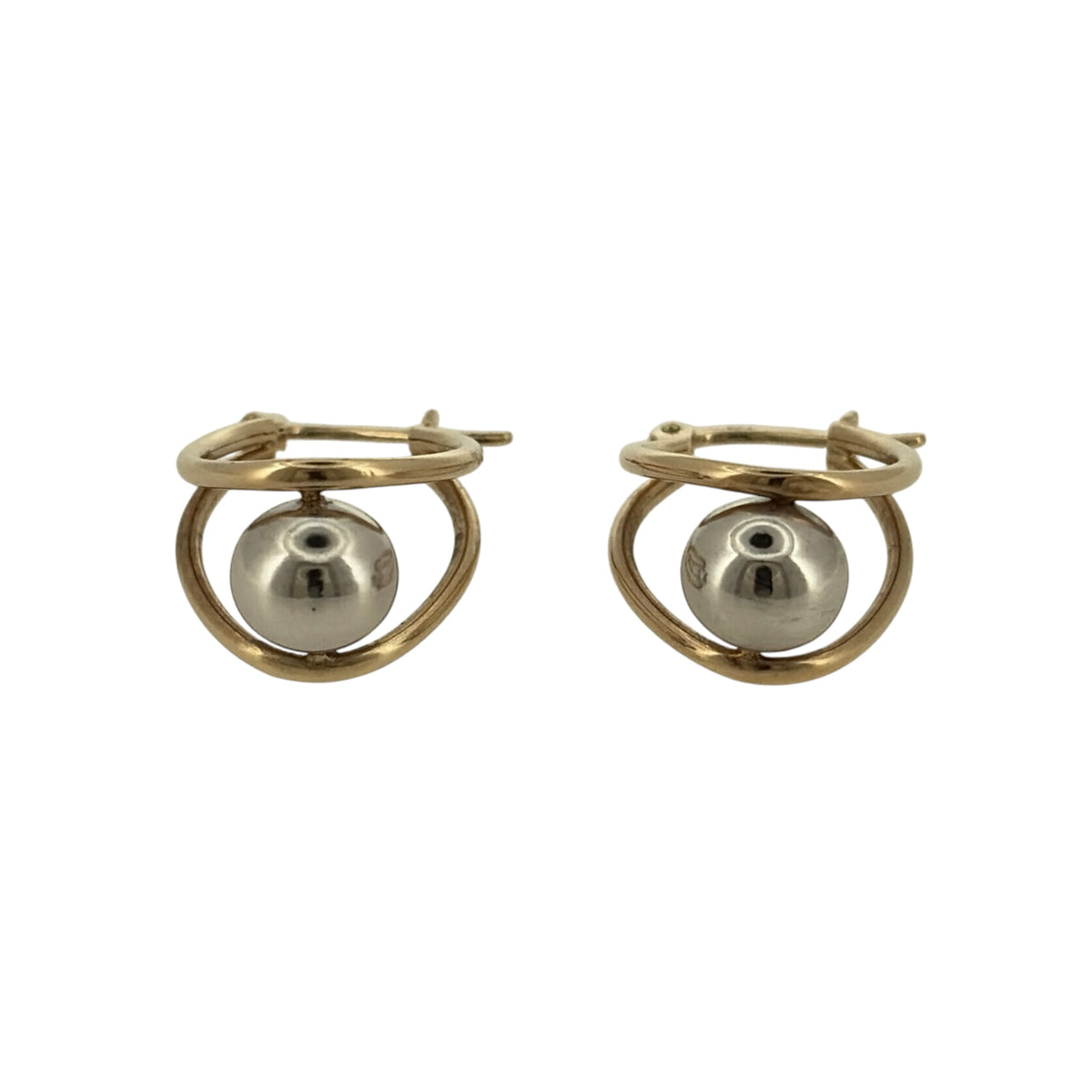 Add a classic touch to your jewellery collection with these pre-owned 9ct yellow and white gold ball oval creole earrings, featuring decorative ball detailing and an elegant two-tone gold design.

Design: The earrings feature an oval creole hoop style with decorative ball detailing, combining yellow and white gold for an attractive and distinctive appearance.
Material: Made from 9ct yellow and white gold, offering a contrasting two-tone finish.