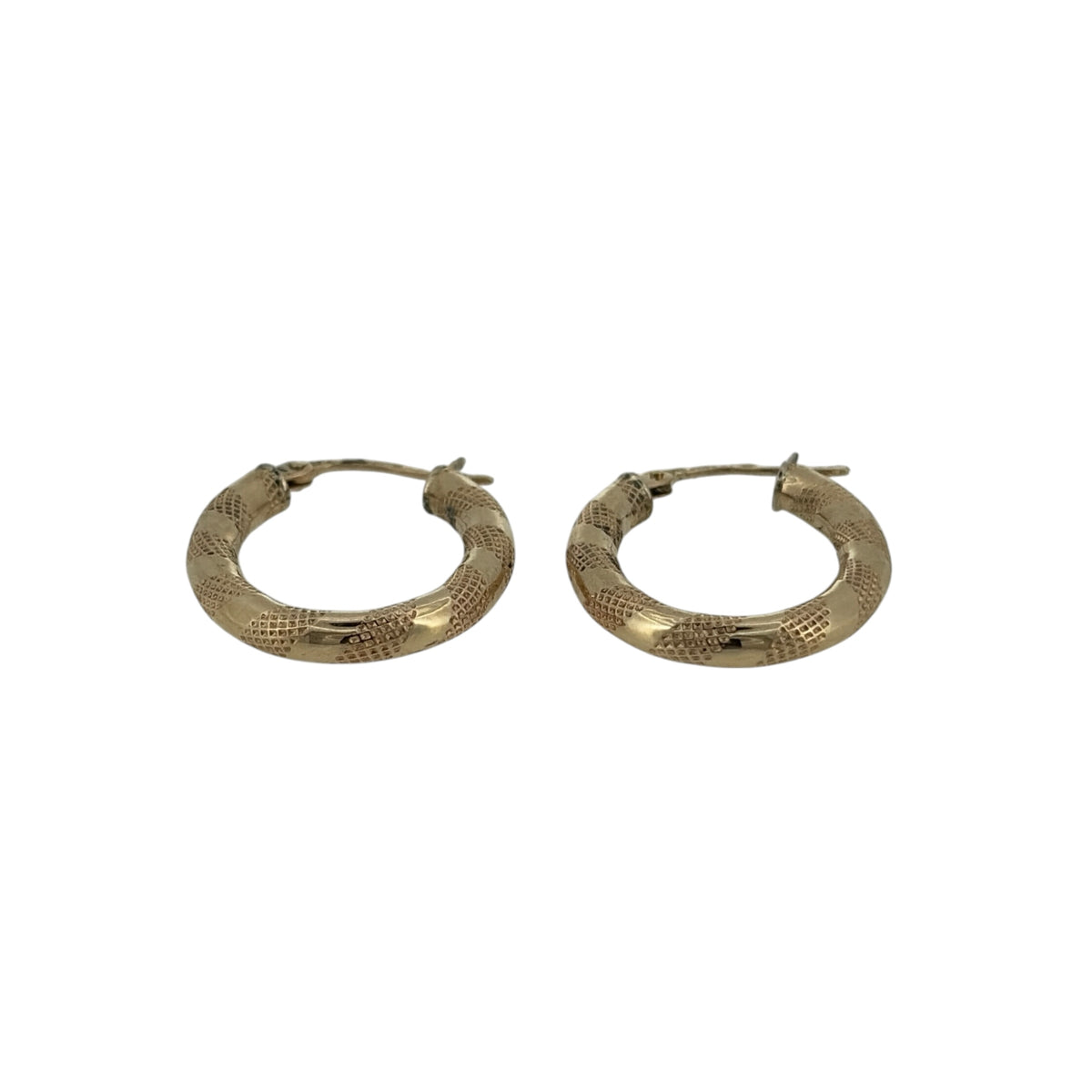 Add a classic touch to your jewellery collection with these pre-owned 9ct yellow gold striped oval creole earrings, featuring an elegant oval shape with decorative striped detailing.

Design: The earrings feature a traditional oval creole hoop design with a striped pattern, creating an attractive and timeless appearance.
Material: Made from 9ct yellow gold, offering a classic warm gold finish.