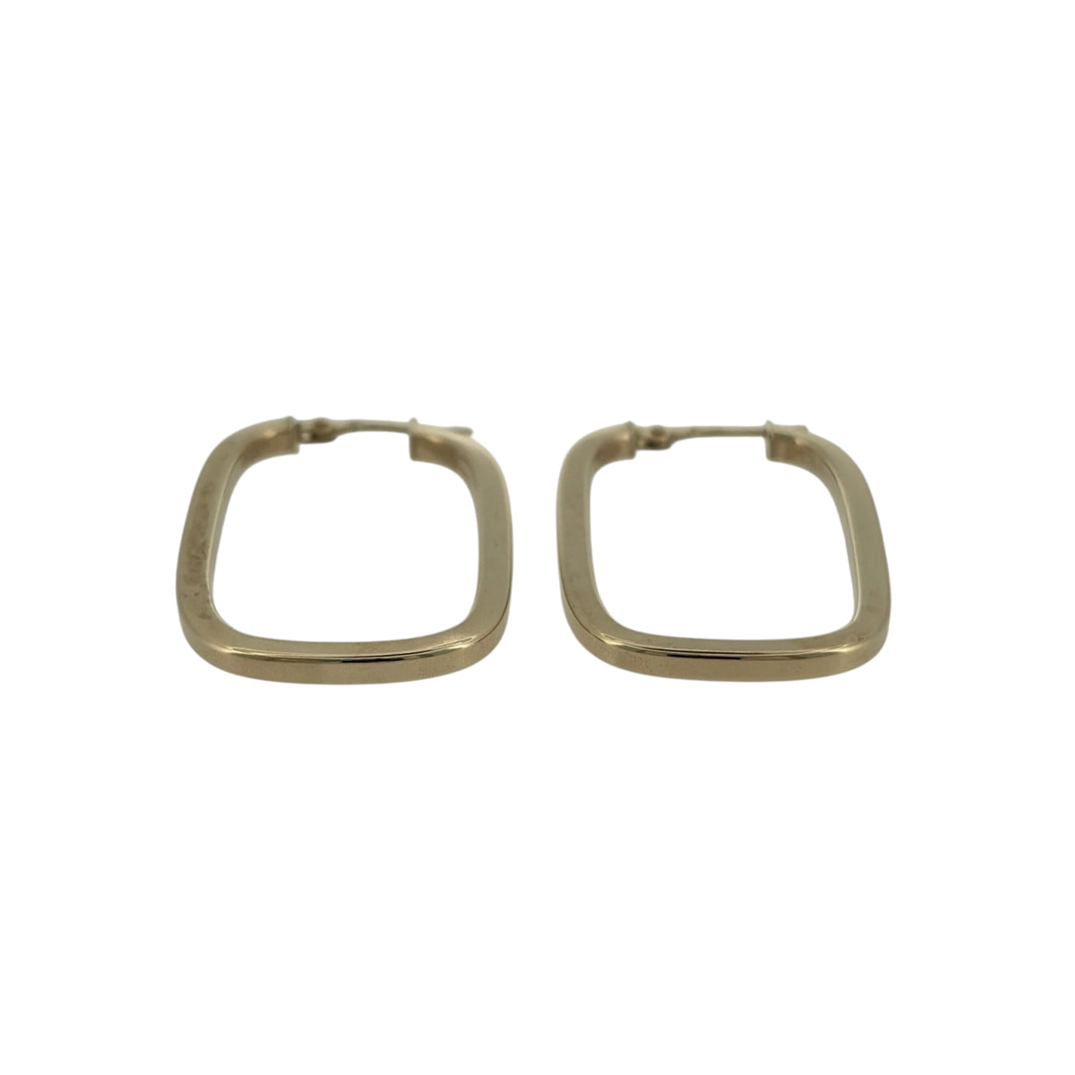 Add a contemporary touch to your jewellery collection with these pre-owned 9ct yellow gold rectangular creole earrings, featuring a distinctive geometric shape and a classic gold finish.

Design: The earrings feature an elegant rectangular creole hoop design, offering a modern alternative to traditional round hoops.
Material: Made from 9ct yellow gold, offering a classic warm gold finish.