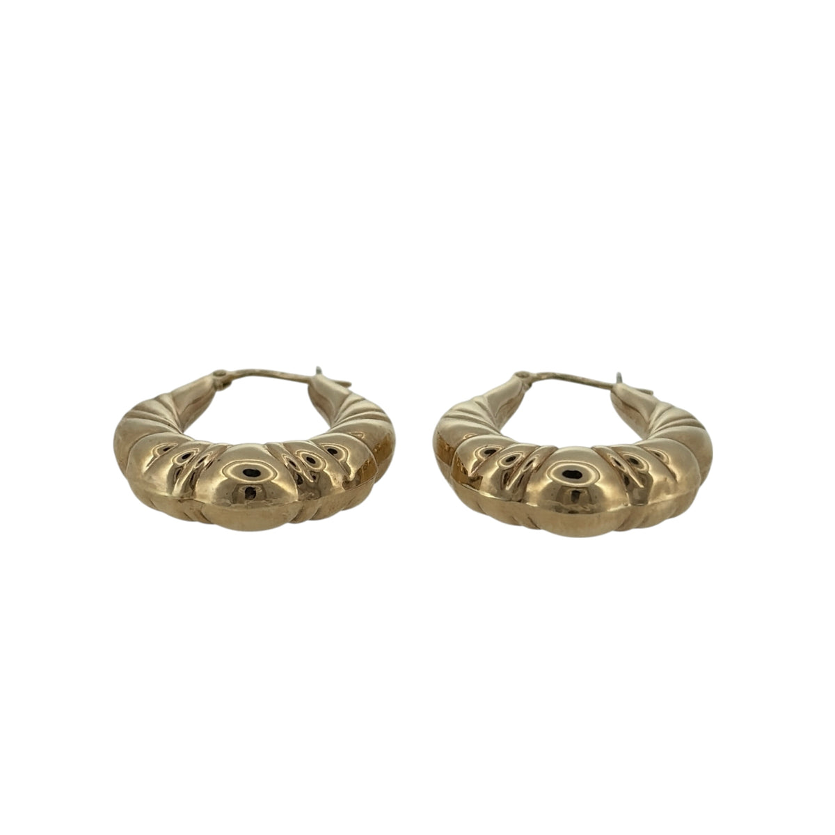 Add a decorative touch to your jewellery collection with these pre-owned 9ct yellow gold bubble patterned creole earrings, featuring a distinctive textured design and a classic gold finish.

Design: The earrings feature a traditional creole hoop style with decorative bubble-patterned detailing, creating an attractive and distinctive appearance.
Material: Made from 9ct yellow gold, offering a classic warm gold finish.