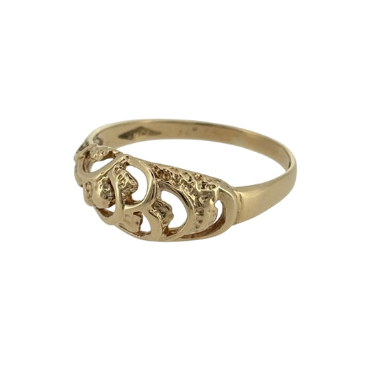 Add a decorative touch to your jewellery collection with this pre-owned 9ct yellow gold open weave rounded band ring, featuring an attractive woven pattern and a classic gold finish.

Design: The ring features a distinctive open weave design with a rounded band shape, creating an elegant and textured appearance.
Material: Made from 9ct yellow gold, offering a traditional warm gold finish.