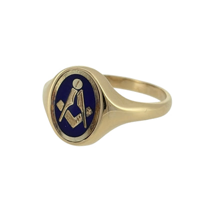 Add a distinctive piece to your jewellery collection with this pre-owned 9ct yellow gold blue enamel Masonic swivel oval signet ring, featuring a traditional Masonic design and a reversible swivel front.

Design: The ring features a classic oval signet design with blue enamel Masonic detailing on one side and a plain gold finish on the reverse, offering two different appearances.
Material: Made from 9ct yellow gold, complemented by decorative blue enamel detailing.
