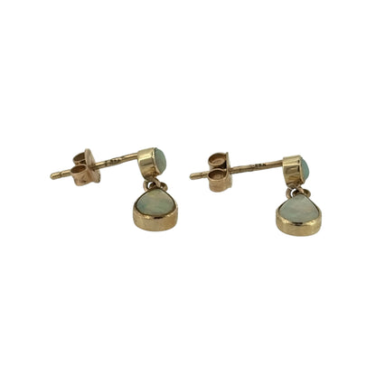 Add a delicate touch of colour to your jewellery collection with these pre-owned 9ct yellow gold and opalique drop earrings, featuring beautiful opalique stones in a classic gold design.

Design: The earrings feature an elegant drop design, with opalique stones creating an attractive and timeless appearance.
Material: Made from 9ct yellow gold, offering a traditional warm gold finish that complements the colourful tones of the opalique stones.