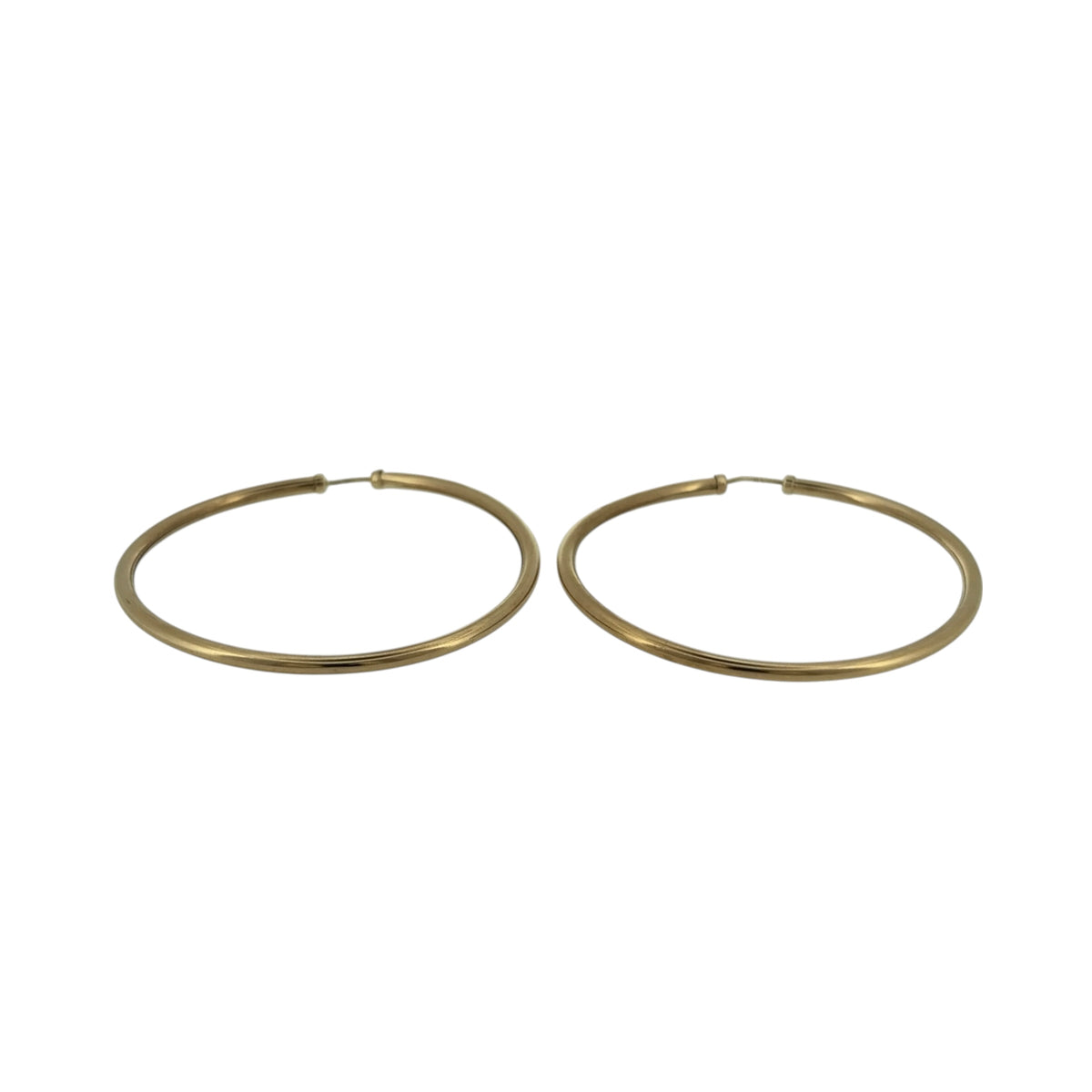 Add a timeless piece to your jewellery collection with these pre-owned 9ct yellow gold plain hoop sleeper earrings, featuring a classic round design and a traditional gold finish.

Design: The earrings feature a simple, plain hoop design, creating an elegant and versatile appearance.
Material: Made from 9ct yellow gold, offering a classic warm gold finish.