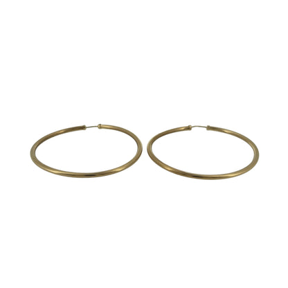 Add a timeless piece to your jewellery collection with these pre-owned 9ct yellow gold plain hoop sleeper earrings, featuring a classic round design and a traditional gold finish.

Design: The earrings feature a simple, plain hoop design, creating an elegant and versatile appearance.
Material: Made from 9ct yellow gold, offering a classic warm gold finish.