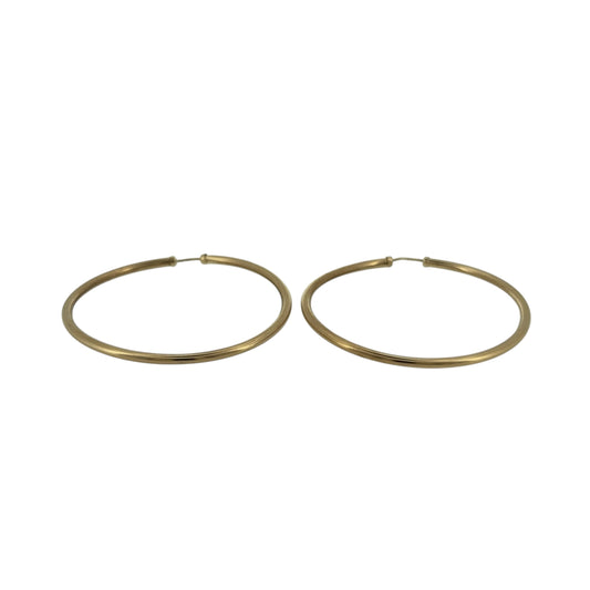 Add a timeless piece to your jewellery collection with these pre-owned 9ct yellow gold plain hoop sleeper earrings, featuring a classic round design and a traditional gold finish.

Design: The earrings feature a simple, plain hoop design, creating an elegant and versatile appearance.
Material: Made from 9ct yellow gold, offering a classic warm gold finish.