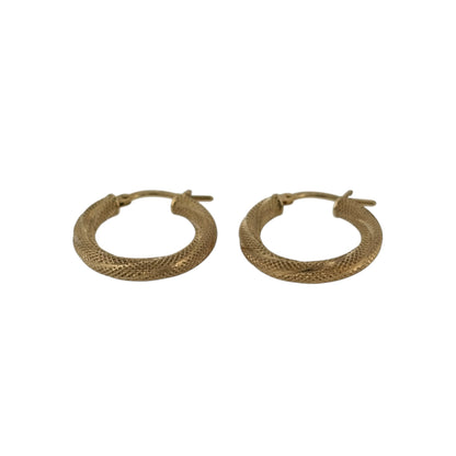 Add a classic touch to your jewellery collection with these pre-owned 9ct yellow gold textured oval twist creole earrings, featuring an elegant oval shape with decorative twisted detailing.

Design: The earrings feature a traditional oval creole hoop design with a textured twist pattern, creating an attractive and timeless appearance.
Material: Made from 9ct yellow gold, offering a classic warm gold finish.