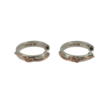 Add a meaningful touch to your jewellery collection with these pre-owned Clogau Tree of Life hoop earrings, combining 925 sterling silver with 9ct rose gold detailing in an elegant and symbolic design.

Design: The earrings feature a classic hoop style with decorative Tree of Life detailing, creating an attractive and timeless appearance inspired by nature.
Material: Made from 925 sterling silver with 9ct rose gold detailing, offering a beautiful contrasting two-tone finish.