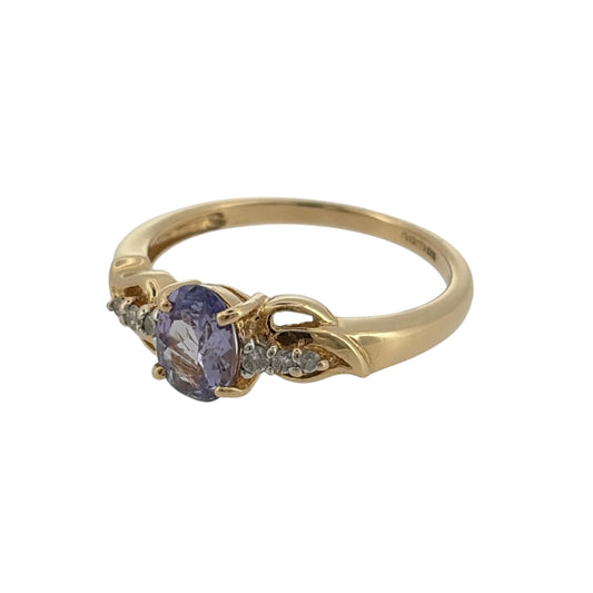 Add an elegant touch of colour to your jewellery collection with this pre-owned 18ct yellow gold diamond and light purple tanzanite-coloured stone ring, featuring a beautiful oval gemstone complemented by diamond detailing.

Design: The ring features a classic oval gemstone design, with a light purple stone and decorative diamonds creating an attractive and timeless appearance.