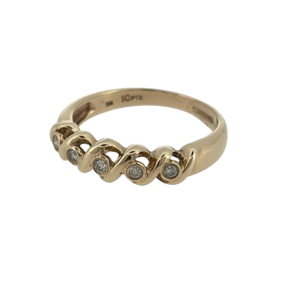 Add an elegant touch to your jewellery collection with this pre-owned 9ct yellow gold five diamond swirl-style band ring, featuring a decorative curved design complemented by five diamonds.

Design: The ring features an attractive swirl-style band design, with five diamonds arranged across the front to create a classic and elegant appearance.
Material: Made from 9ct yellow gold, offering a traditional warm gold finish that complements the diamonds.