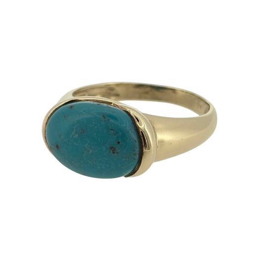 Add a beautiful touch of colour to your jewellery collection with this pre-owned 9ct yellow gold and turquoise ring, featuring a striking oval turquoise stone in a classic gold design.

Design: The ring features a timeless oval gemstone design, with a vibrant turquoise stone creating an attractive and distinctive appearance.
Material: Made from 9ct yellow gold, offering a traditional warm gold finish that beautifully complements the blue tones of the turquoise.