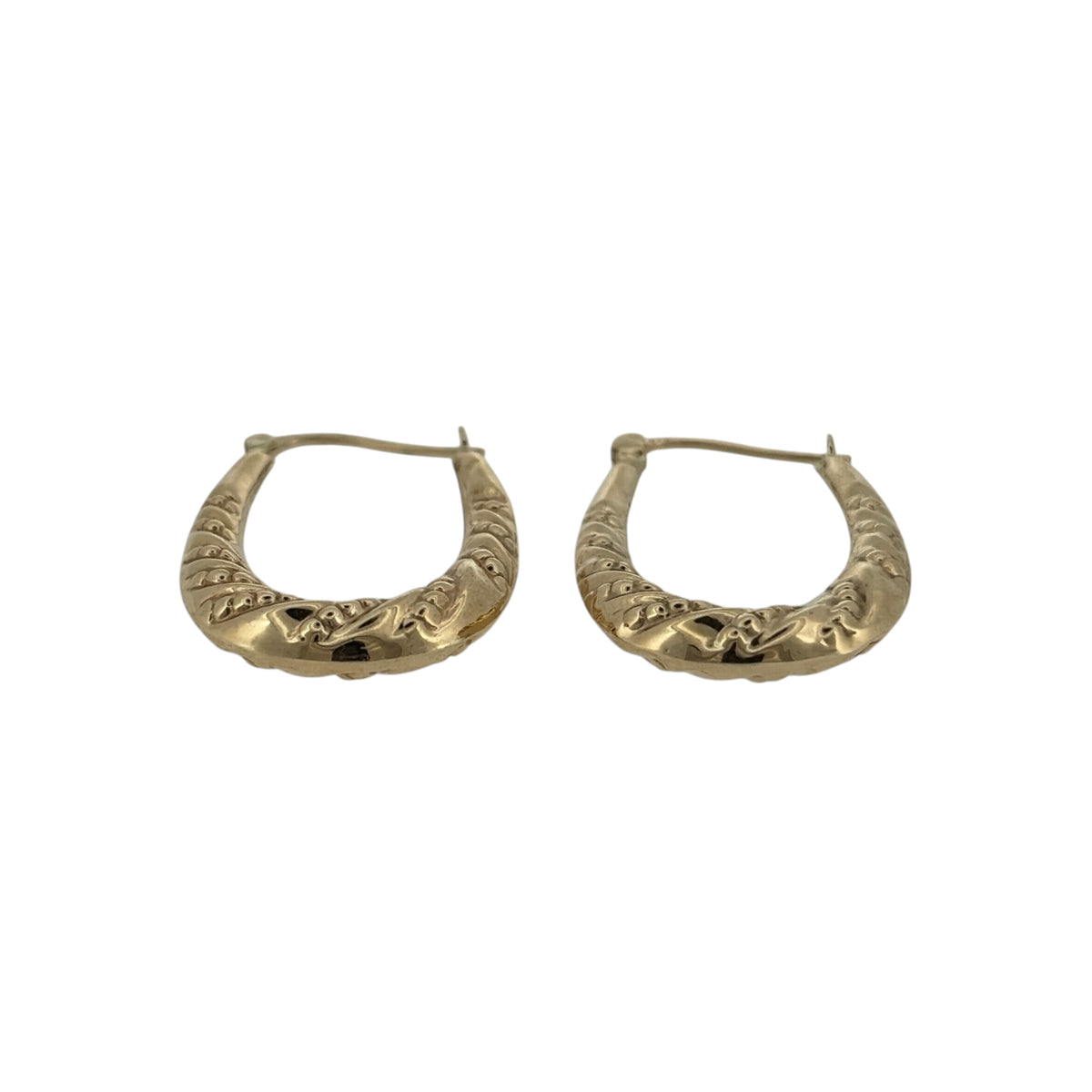Add an elegant touch to your jewellery collection with these pre-owned 9ct yellow gold twisted textured oval creole earrings, featuring a decorative twisted design in a classic gold finish.

Design: The earrings feature a stylish oval creole design, with twisted and textured detailing creating an attractive and distinctive appearance.
Material: Made from 9ct yellow gold, offering a traditional warm gold finish that beautifully complements the decorative textured design.