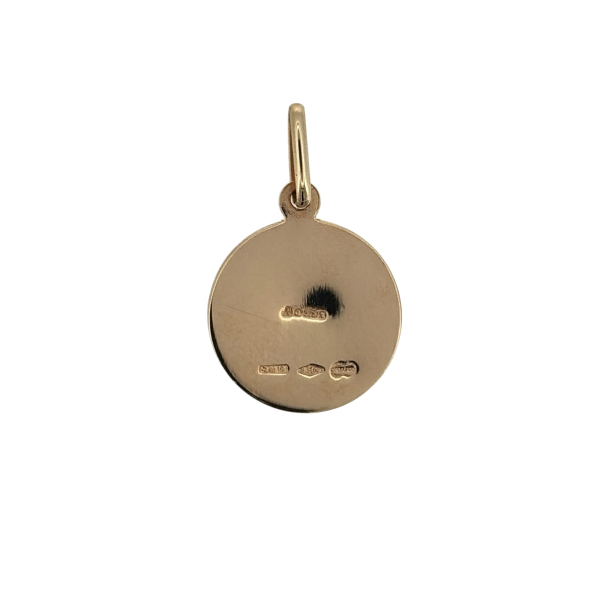 Add a meaningful touch to your jewellery collection with this pre-owned 9ct yellow gold round St Christopher pendant, featuring a traditional religious design in a classic gold finish.

Design: The pendant features a timeless round St Christopher design, traditionally associated with protection and safe travels, creating a sentimental and meaningful appearance.
Material: Made from 9ct yellow gold, offering a classic warm gold finish that complements the traditional design.