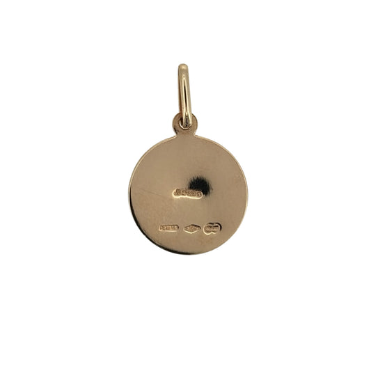 Add a meaningful touch to your jewellery collection with this pre-owned 9ct yellow gold round St Christopher pendant, featuring a traditional religious design in a classic gold finish.

Design: The pendant features a timeless round St Christopher design, traditionally associated with protection and safe travels, creating a sentimental and meaningful appearance.
Material: Made from 9ct yellow gold, offering a classic warm gold finish that complements the traditional design.