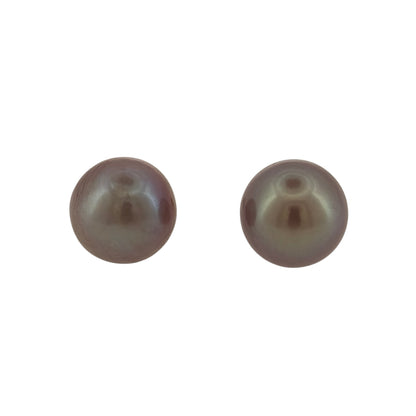 Add an elegant touch to your jewellery collection with these pre-owned 9ct yellow gold and purple-grey pearl stud earrings, featuring beautiful pearls with distinctive purple-grey tones in a classic stud design.

Design: The earrings feature a timeless pearl stud design, with the soft lustre and unique purple-grey colouring of the pearls creating an elegant and sophisticated appearance.