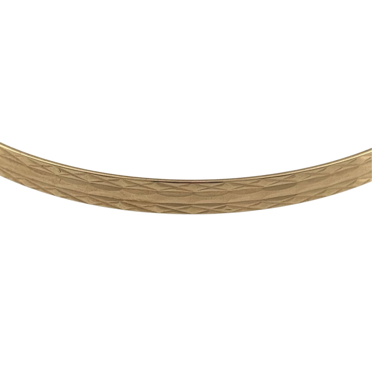 Add a timeless touch to your jewellery collection with this pre-owned 9ct solid yellow gold patterned bangle, featuring decorative detailing in a classic warm gold finish.

Design: The bangle features an elegant patterned design, with decorative detailing creating an attractive and distinctive appearance.
Material: Made from solid 9ct yellow gold, offering a traditional warm gold finish that beautifully complements the patterned design.