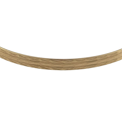 Add a timeless touch to your jewellery collection with this pre-owned 9ct solid yellow gold patterned bangle, featuring decorative detailing in a classic warm gold finish.

Design: The bangle features an elegant patterned design, with decorative detailing creating an attractive and distinctive appearance.
Material: Made from solid 9ct yellow gold, offering a traditional warm gold finish that beautifully complements the patterned design.