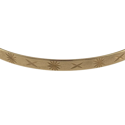 Add a timeless touch to your jewellery collection with this pre-owned 9ct solid yellow gold patterned bangle, featuring decorative detailing in a classic warm gold finish.

Design: The bangle features an elegant patterned design, with decorative detailing creating an attractive and distinctive appearance.
Material: Made from solid 9ct yellow gold, offering a traditional warm gold finish that beautifully complements the patterned design.
