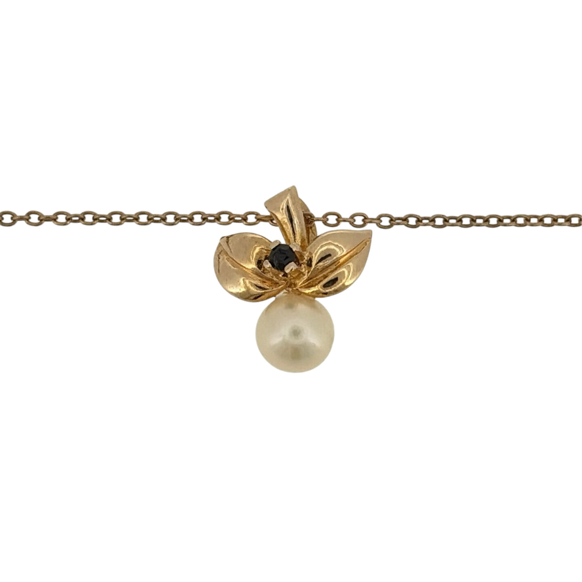 Add an elegant touch to your jewellery collection with this pre-owned 9ct yellow gold pearl and sapphire pendant necklace, featuring a beautiful pearl complemented by sapphire detailing and suspended from a classic 18-inch trace chain.

Design: The necklace features a delicate pearl and sapphire pendant design, combining the soft lustre of the pearl with the colourful sapphire detailing to create a timeless and elegant appearance.