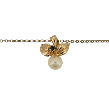 Add an elegant touch to your jewellery collection with this pre-owned 9ct yellow gold pearl and sapphire pendant necklace, featuring a beautiful pearl complemented by sapphire detailing and suspended from a classic 18-inch trace chain.

Design: The necklace features a delicate pearl and sapphire pendant design, combining the soft lustre of the pearl with the colourful sapphire detailing to create a timeless and elegant appearance.