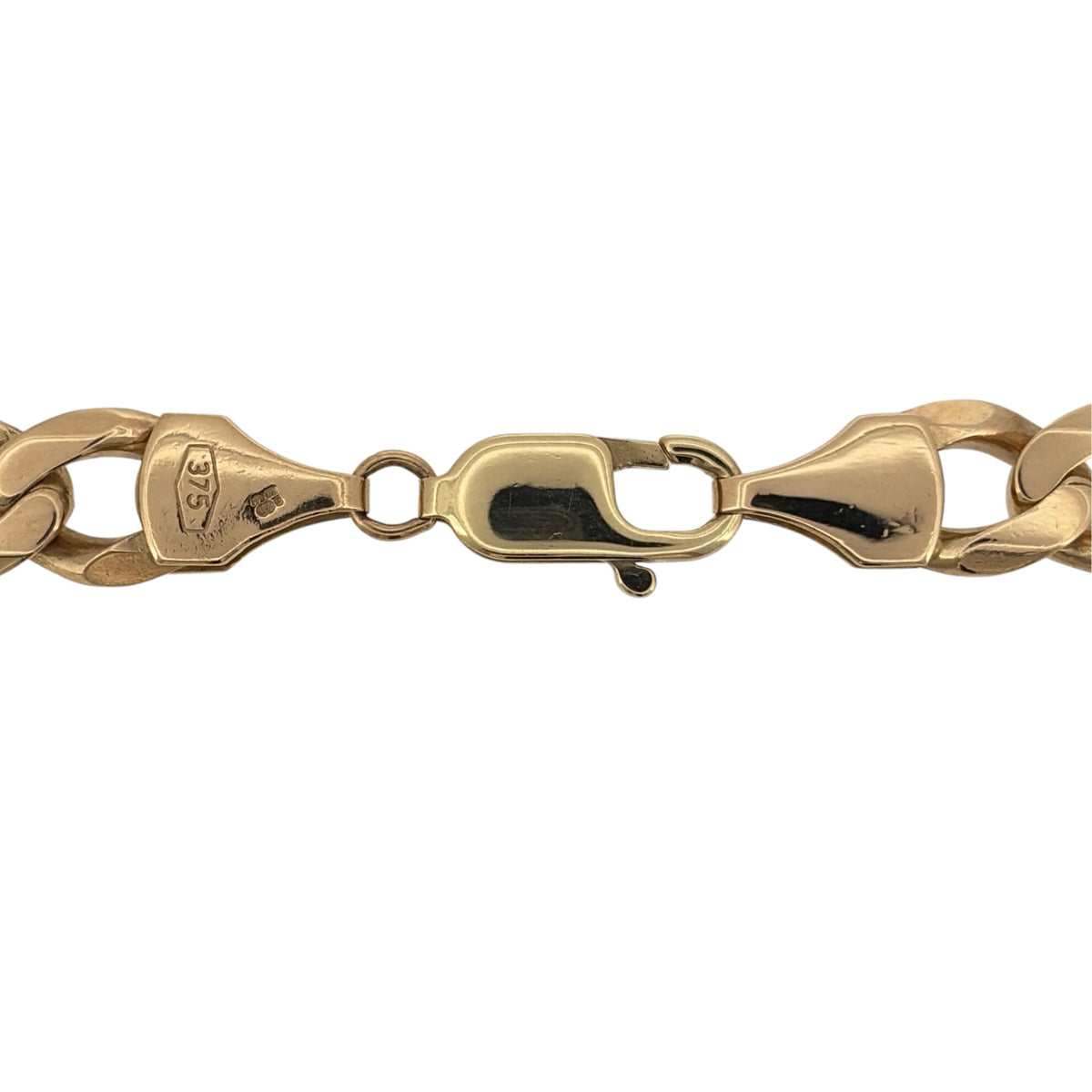 Add a bold and timeless piece to your jewellery collection with this pre-owned 9ct yellow gold curb chain, featuring a substantial interlocking link design in a classic warm gold finish.

Design: The chain features a traditional curb link design, with closely interlocking links creating a strong and distinctive appearance.
Material: Made from 9ct yellow gold, offering a classic warm gold finish that beautifully complements the traditional chain design.