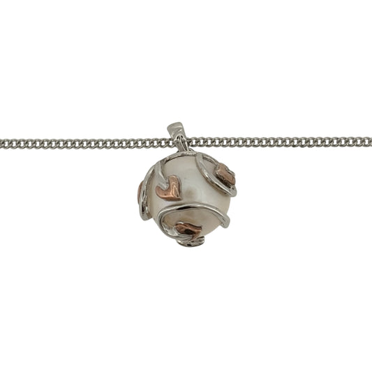 Add an elegant and meaningful touch to your jewellery collection with this pre-owned 925 sterling silver, 9ct rose gold and pearl Clogau Tree of Life pendant necklace, featuring the iconic nature-inspired design complemented by a beautiful pearl.

Design: The necklace features the classic Clogau Tree of Life motif, combining decorative tree-inspired detailing with contrasting silver and rose gold tones and a delicate pearl accent.