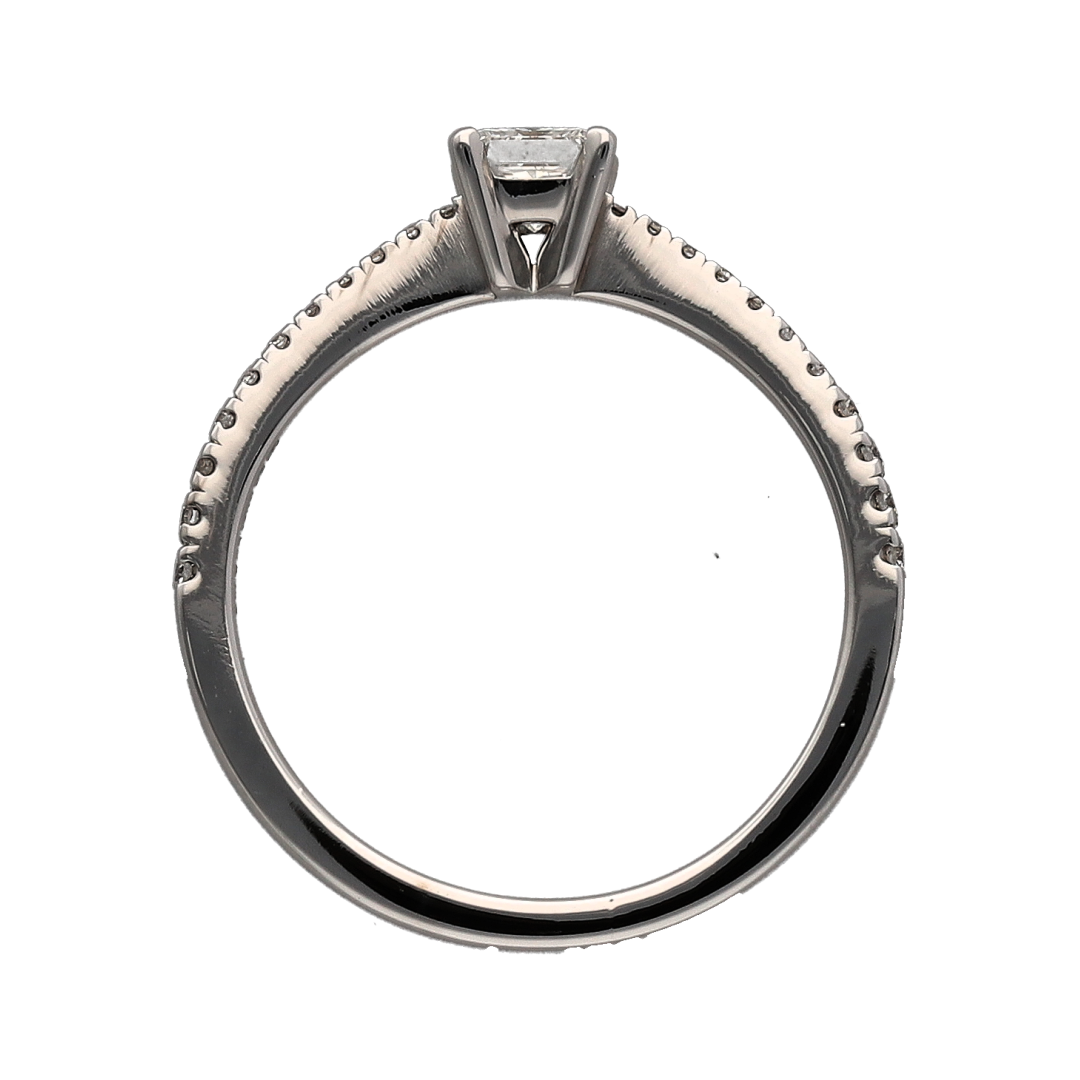 18ct White Gold & Diamond Solitaire Ring