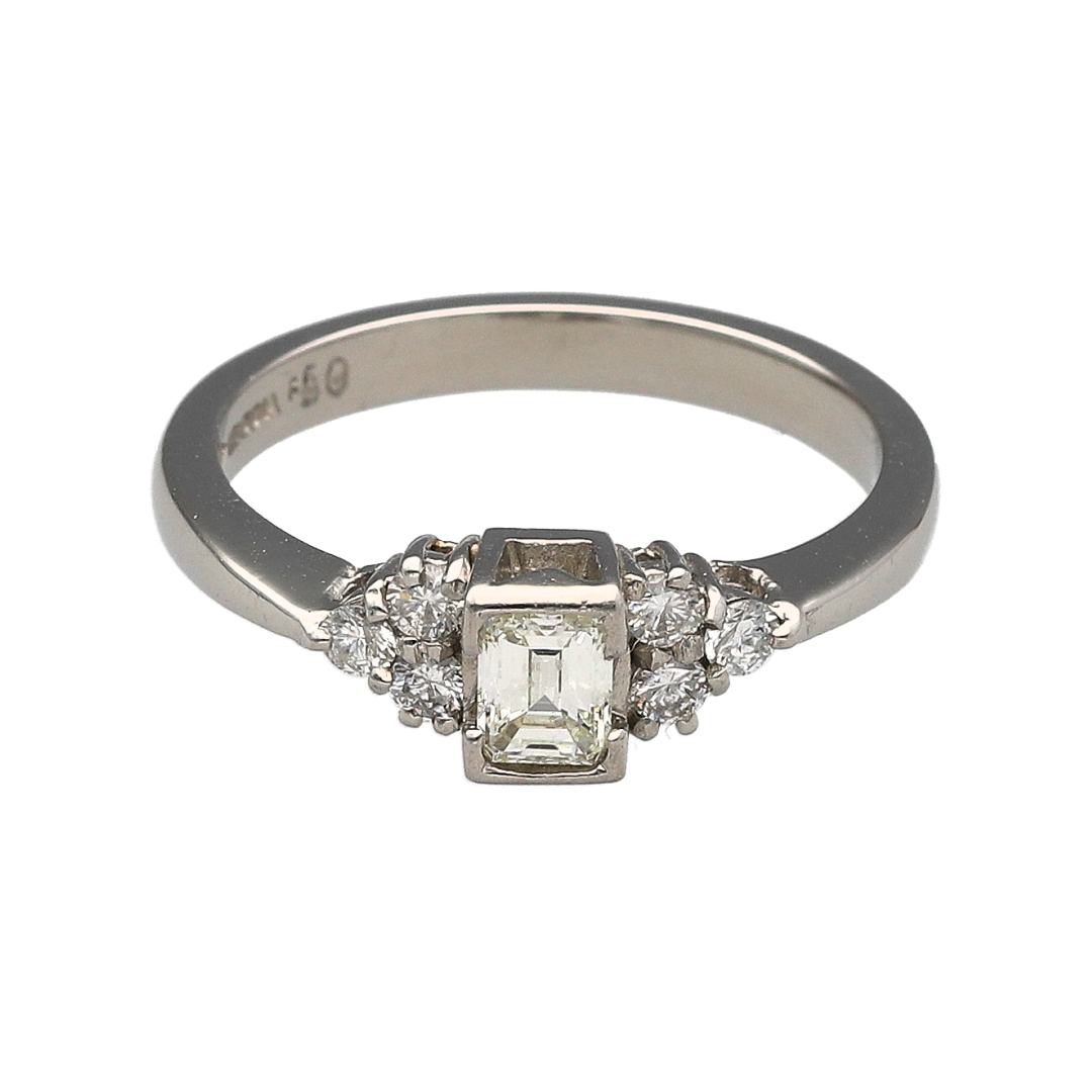 Platinum & Diamond Solitaire Ring