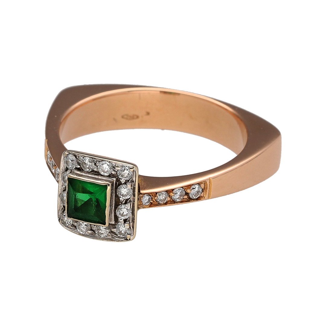 Add distinctive colour and contemporary styling to your jewellery collection with this pre-owned 18ct rose gold diamond and green stone halo cluster ring, featuring an emerald-coloured centre stone surrounded by diamonds with further diamond detailing along the shoulders.

Design: The ring features a 4mm by 4mm square green stone at the centre, framed by a halo of diamonds, with additional diamonds continuing along the shoulders for an eye-catching cluster design.