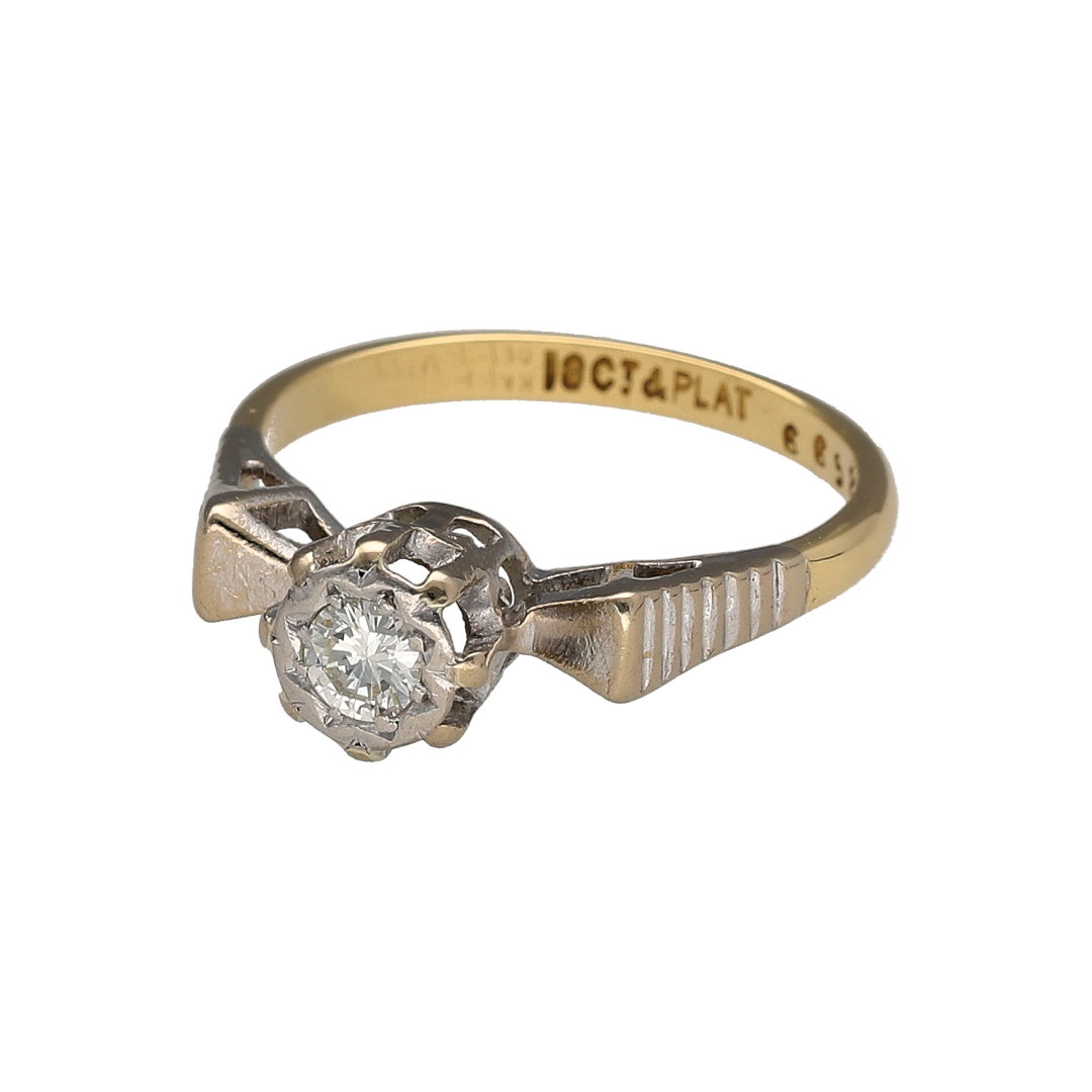 Add timeless diamond elegance to your jewellery collection with this pre-owned 18ct yellow gold and platinum solitaire ring, featuring an approximately 0.15ct brilliant-cut diamond.
Design: The ring features a classic solitaire design, allowing the central brilliant-cut diamond to remain the main focal point for a simple and elegant appearance.