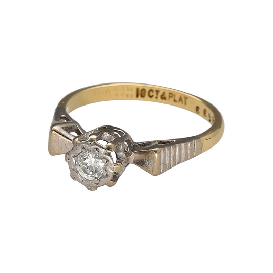 Add timeless diamond elegance to your jewellery collection with this pre-owned 18ct yellow gold and platinum solitaire ring, featuring an approximately 0.15ct brilliant-cut diamond.
Design: The ring features a classic solitaire design, allowing the central brilliant-cut diamond to remain the main focal point for a simple and elegant appearance.