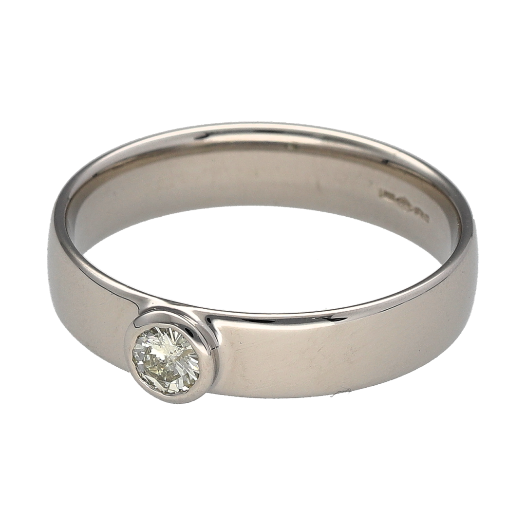 Preowned Platinum & Diamond Set Band Ring in size U with the weight 8 grams. The band is 5mm wide and the diamond is approximately 0.28ct